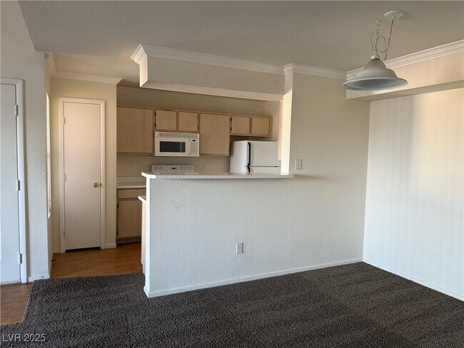 Building Photo - 8101 W Flamingo Rd