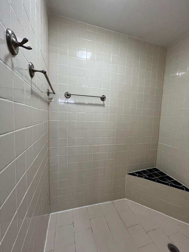 Building Photo - 2206 Briarcliff Dr