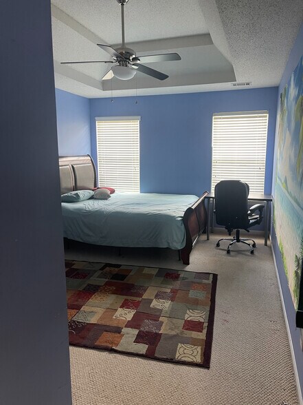 Building Photo - Room in House on Cabana Way