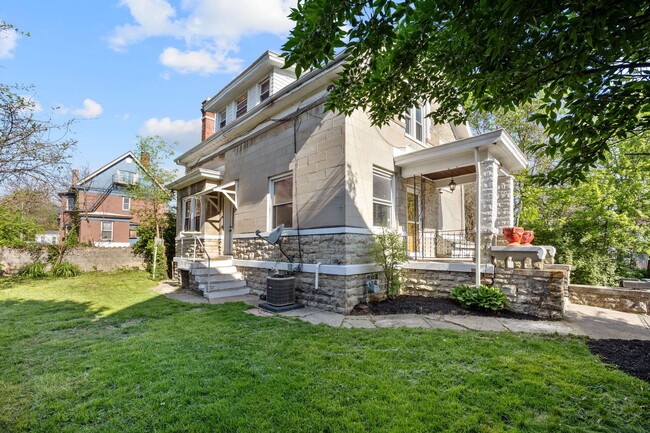 Building Photo - Evanston- Charming 3 bedroom 1 Bath