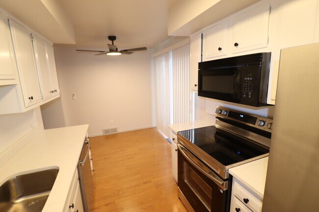 Building Photo - Updated 3-Bed Duplex with 1.5 Baths in Appleton