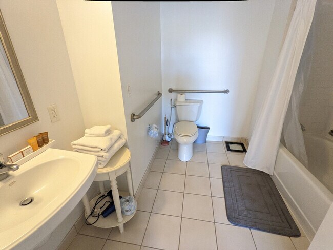 Building Photo - 175 Blossom St