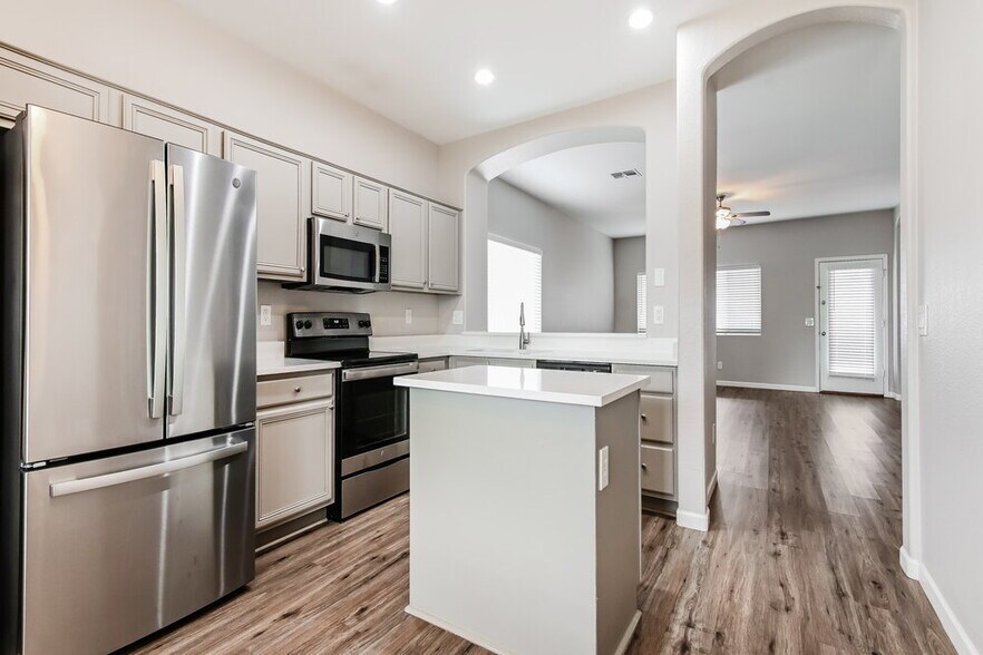 Building Photo - 8172 W Ross Ave