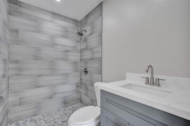 Building Photo - 2614 W 65th St