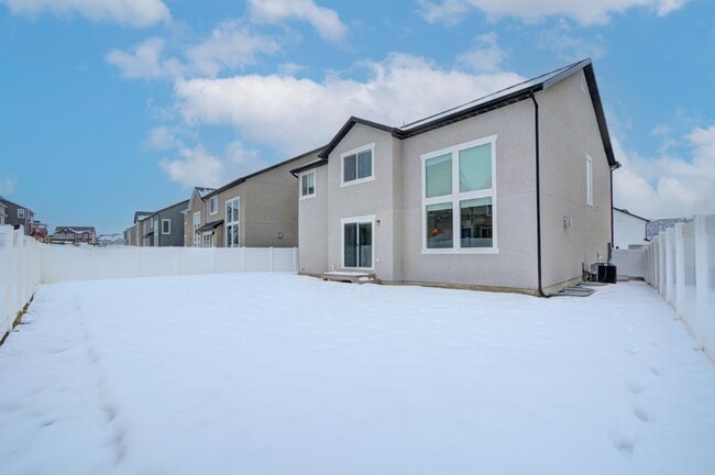 Building Photo - 1634 Gannett Dr