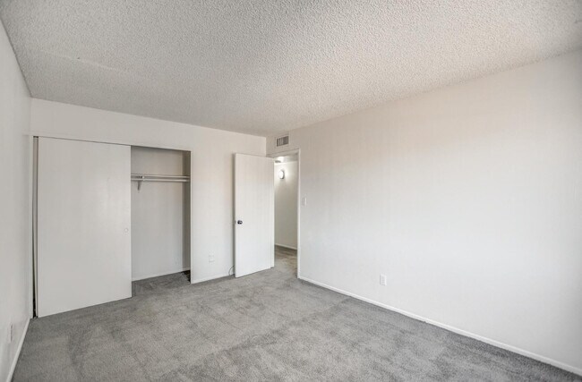 Building Photo - 4648 E Wood St
