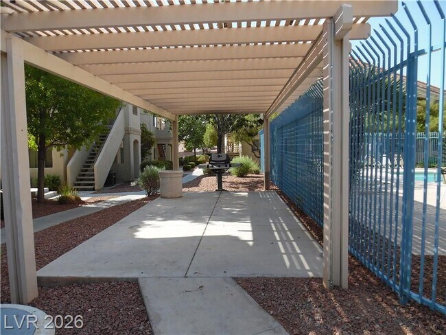 Building Photo - GATED 2 BED/2BATH CONDO IN NORTH LAS VEGAS