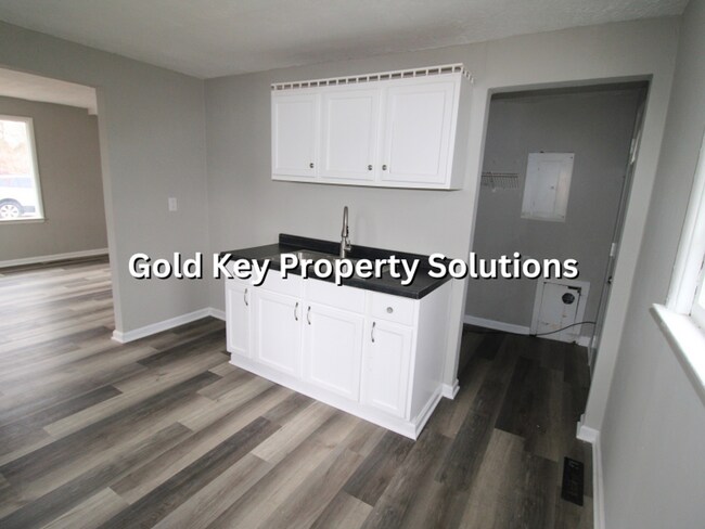 Building Photo - 2 BR 1 BA Eastside House with All New Flooring and Paint (SECTION 8 APPROVED)