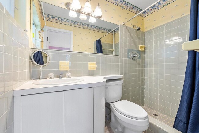 Building Photo - 2484 SE 12th St