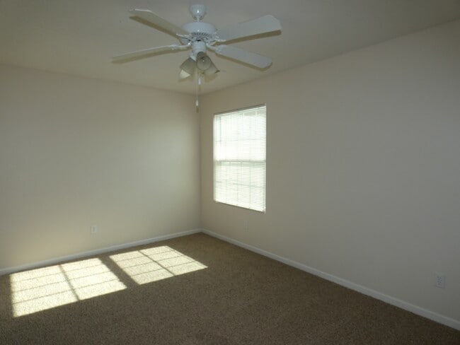 Building Photo - 5506 N Fairmount Ave