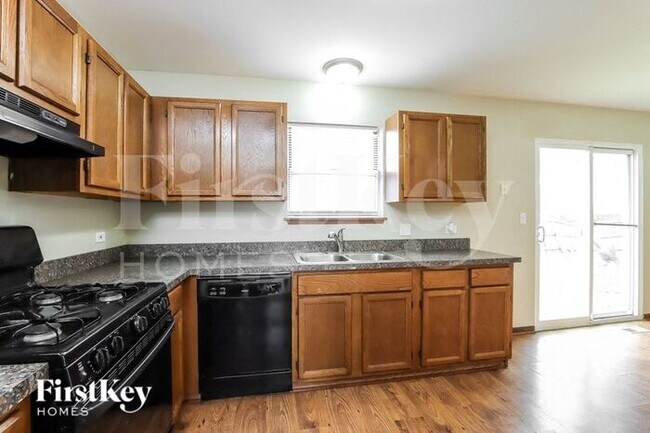 Building Photo - 2017 Willow Ridge Dr