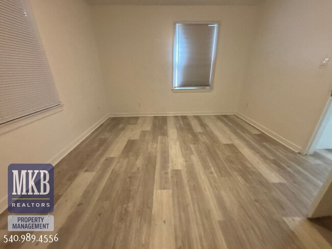 Building Photo - 2 Bedrooms, 1 Bath Condo located in South ...