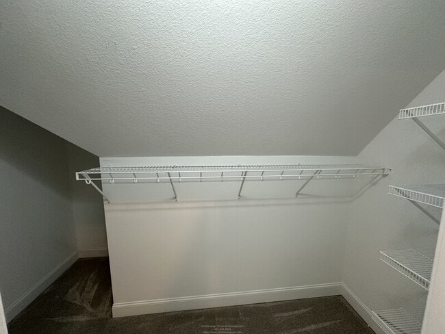 Building Photo - 5511 Ginkgo Rd