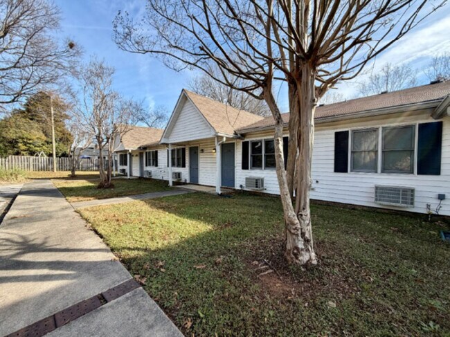 Primary Photo - 1442 Riverview Rd