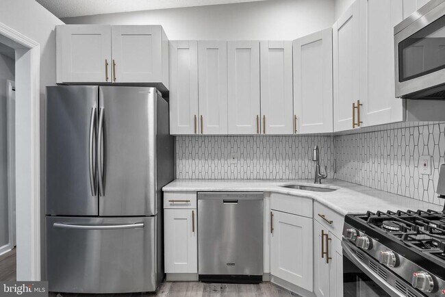 Building Photo - 98 Chambord Ct