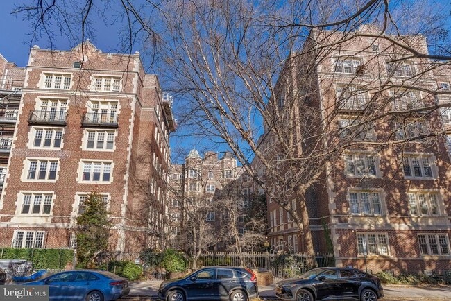 Building Photo - 4625 Pine St