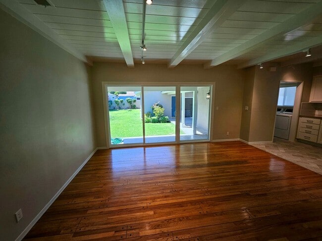 Building Photo - Beautiful Home in a Lovely Neighborhood! Available Spacious 2 Bedroom and Two Bathroom!