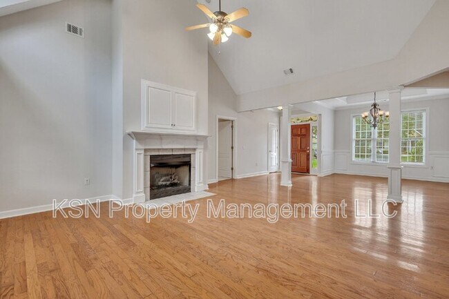 Building Photo - 5 Southernwood Pl