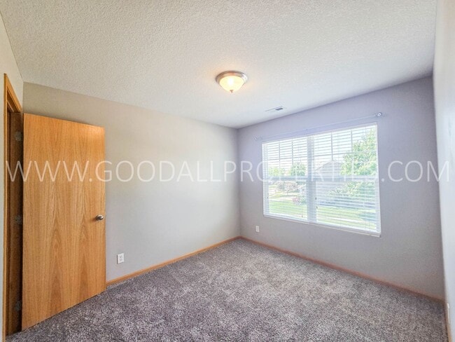 Building Photo - Urbandale Home in Waukee Schools with Office, Fireplace & 2-Car Garage