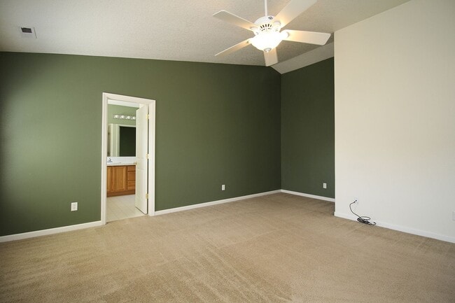 Building Photo - Custom-Built 5 Bedroom/3 Bath Home In A Great Sunnyside Neighborhood