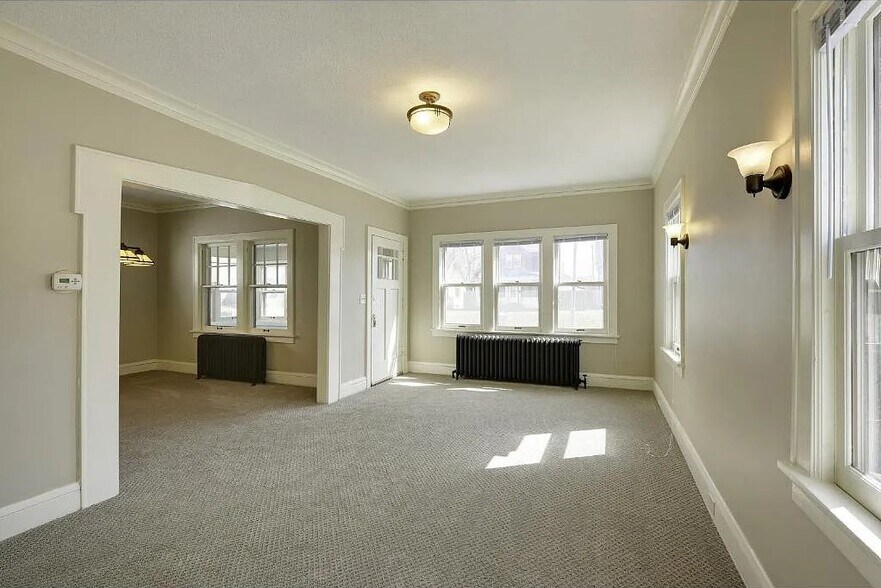 Building Photo - 1327 Vincent Ave N