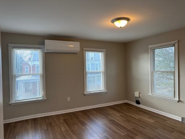 Building Photo - 142 S 29th St