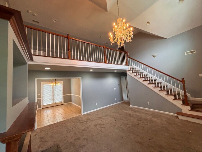 Building Photo - 5 Bedrooms- 3 Bathroom- House in West Rome!