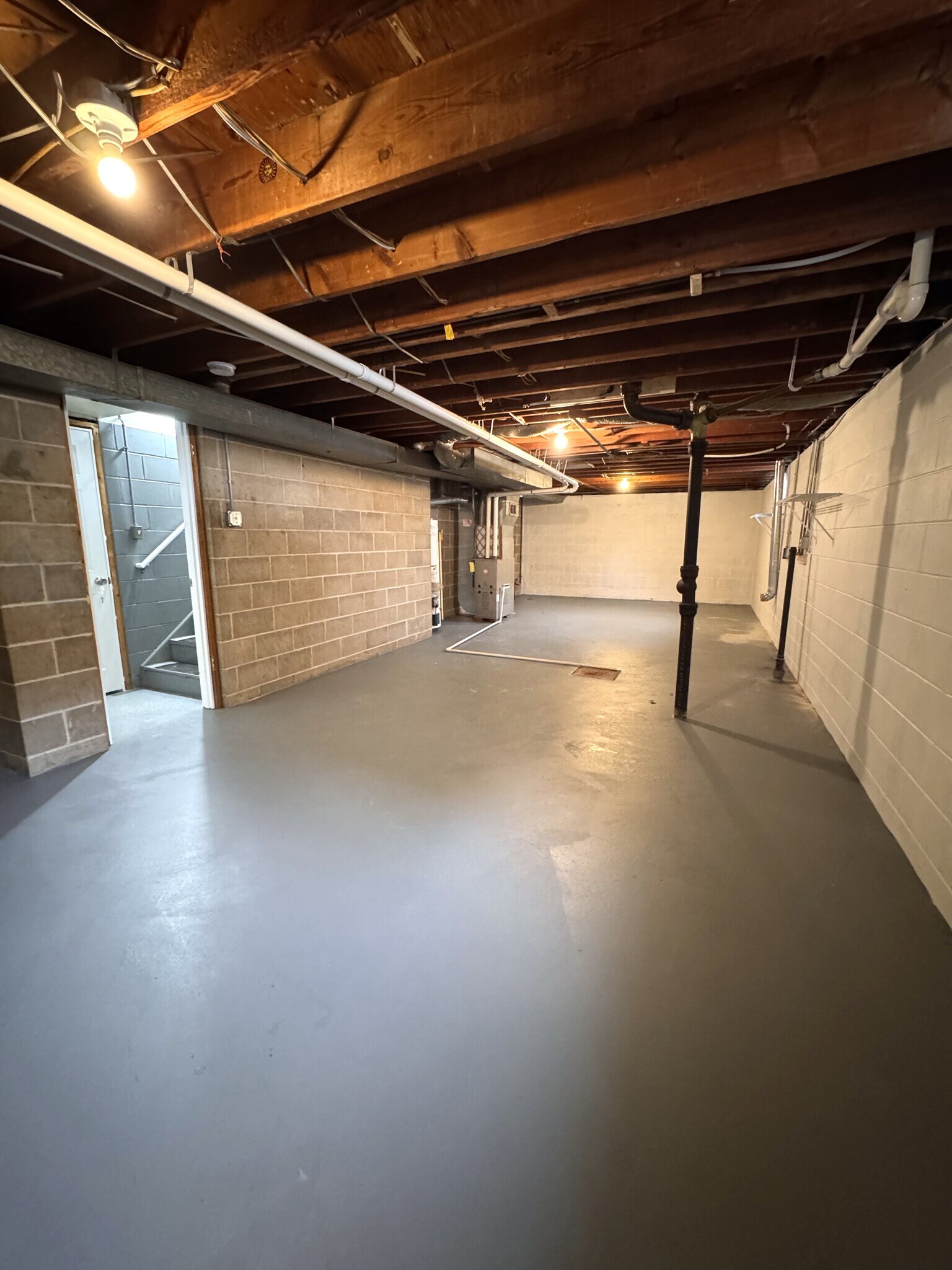 Building Photo - 2023 Burton Ave