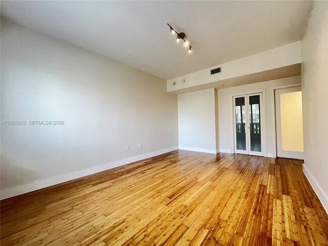 Building Photo - 10 Aragon Ave