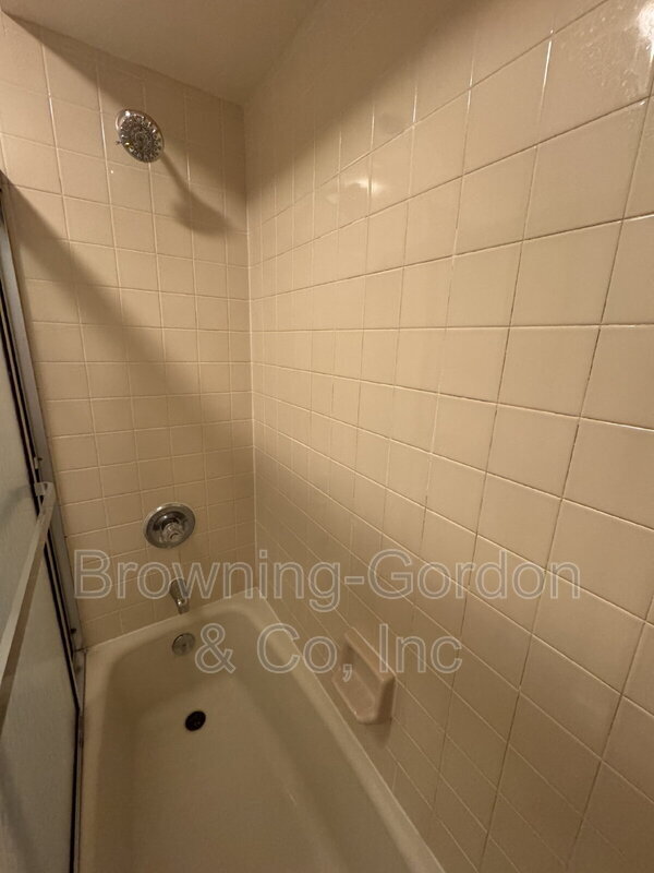Building Photo - 5025 Hillsboro Pike