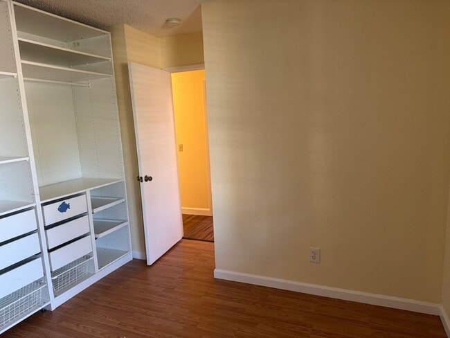 Building Photo - Great 4 Bedroom 3 Bathroom 2000 Sqft. Hous...