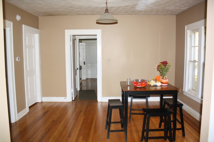 Dining room different tenant layout - 543 Clarendon St
