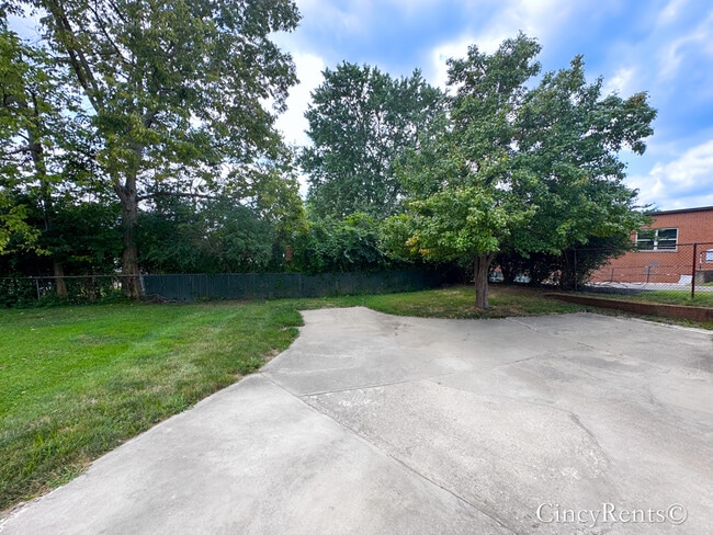Building Photo - 3901 E Galbraith Rd