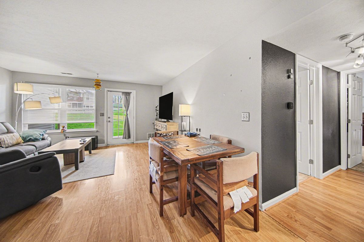Building Photo - 1305 Millbrook Trail