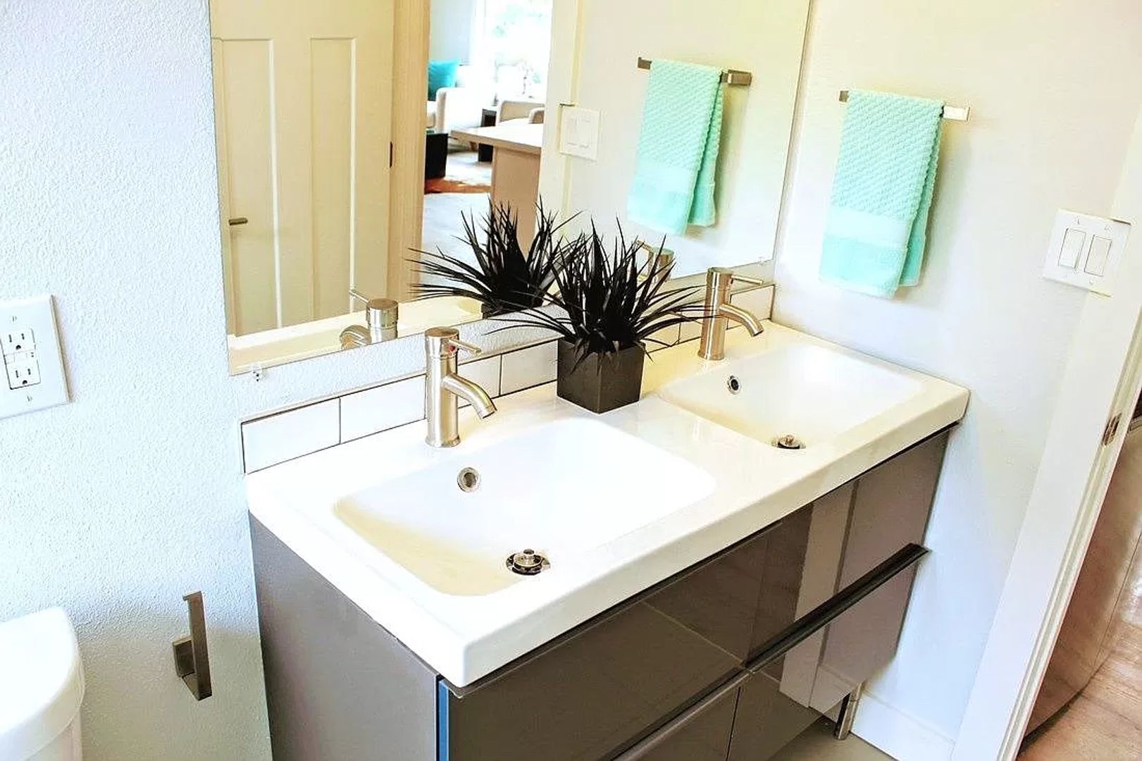 Building Photo - Great Location!!!!