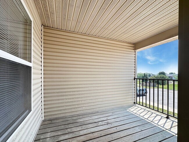 Building Photo - Minutes from Adrian College************** Massive 2 Bedroom 2 Bath*****************Rent $1,150/month