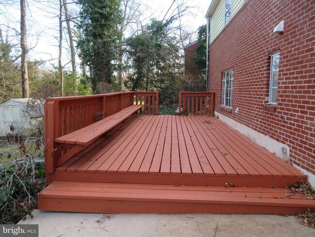 Building Photo - 26 Lakeside Dr