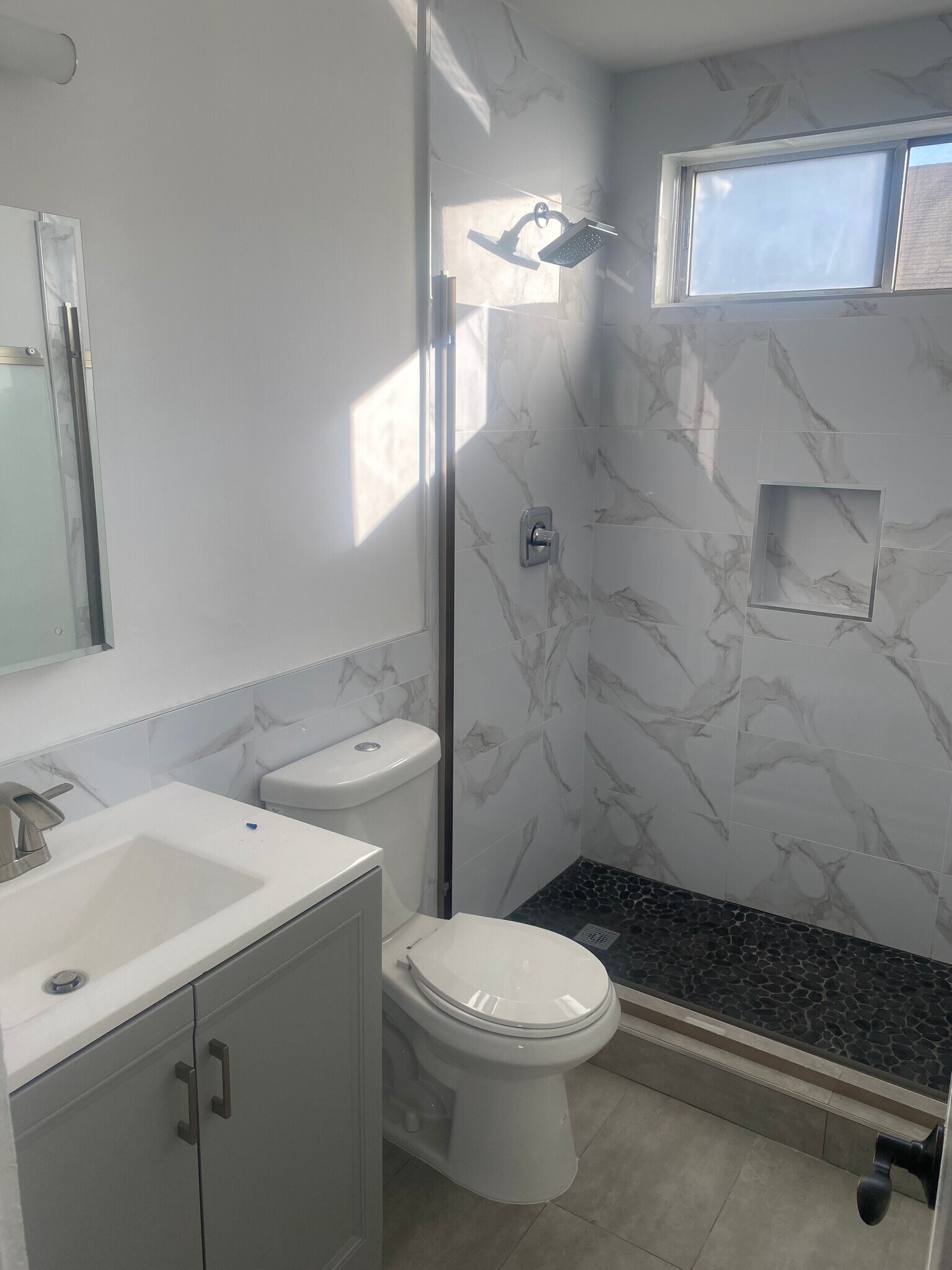 Building Photo - 1223 N Kingsley Dr