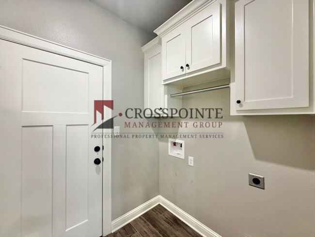 Building Photo - Beautiful 3 Bedroom 2 Bathroom Home!