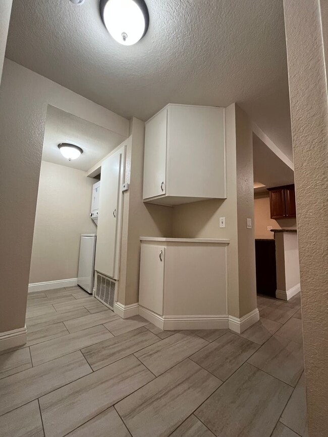 Building Photo - BEAUTIFULLY UPGRADED 1 STORY CONDO