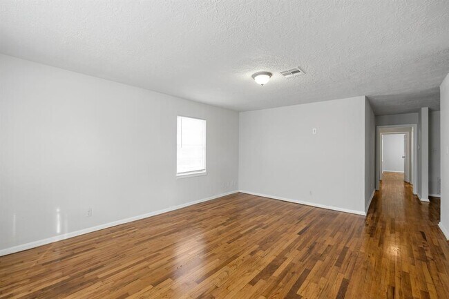 Building Photo - 4710 Meadow Park Dr