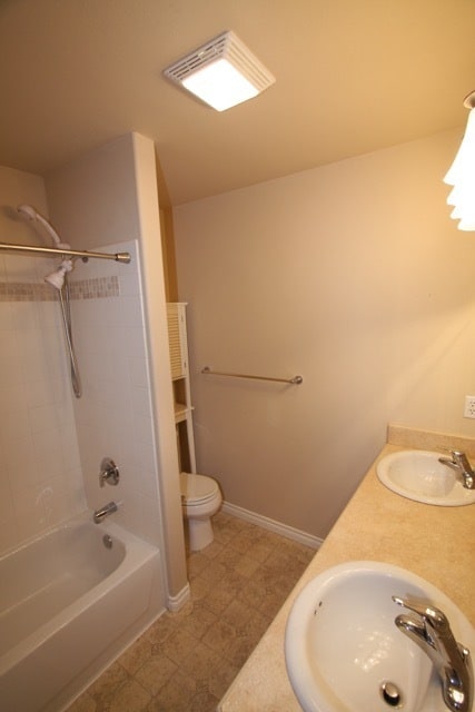 Building Photo - 2 Bedroom Townhouse close to Downtown!