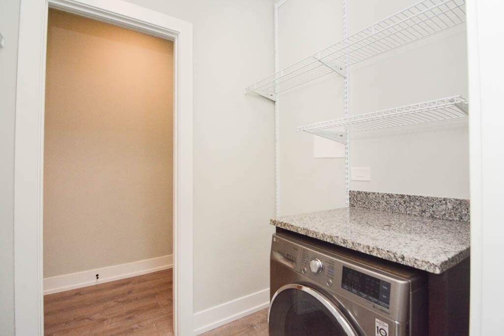 Building Photo - 722 W Brompton