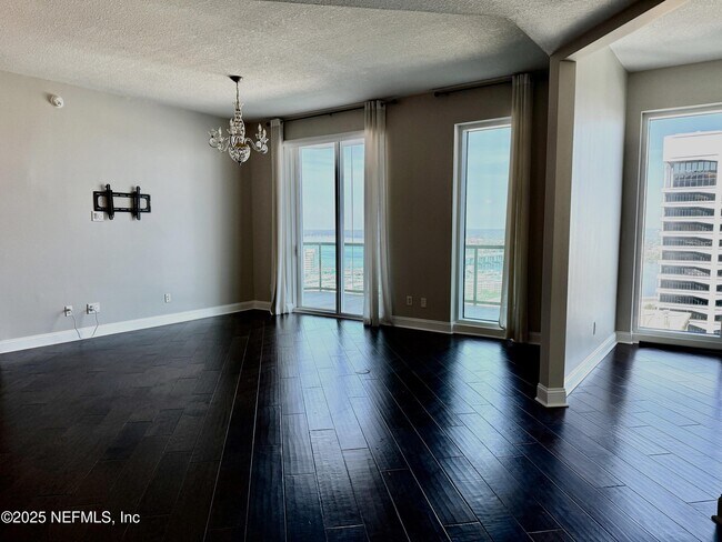 Building Photo - 1431 Riverplace Blvd