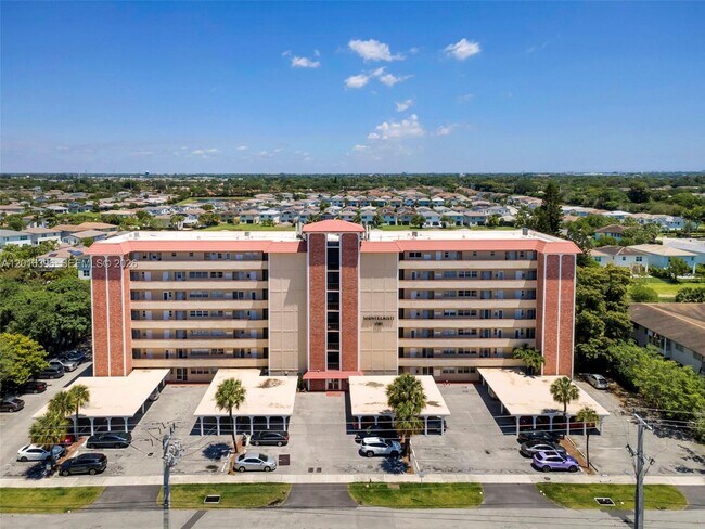 Building Photo - 1101 Crystal Lake Dr
