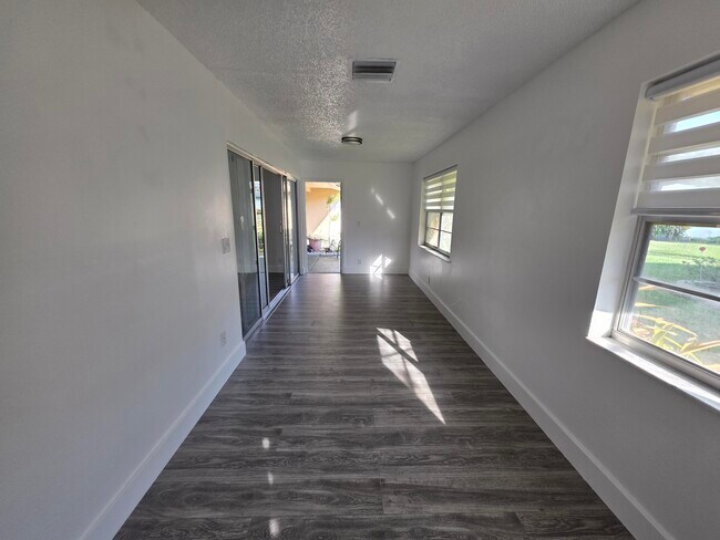Building Photo - 718 Whippoorwill Ln