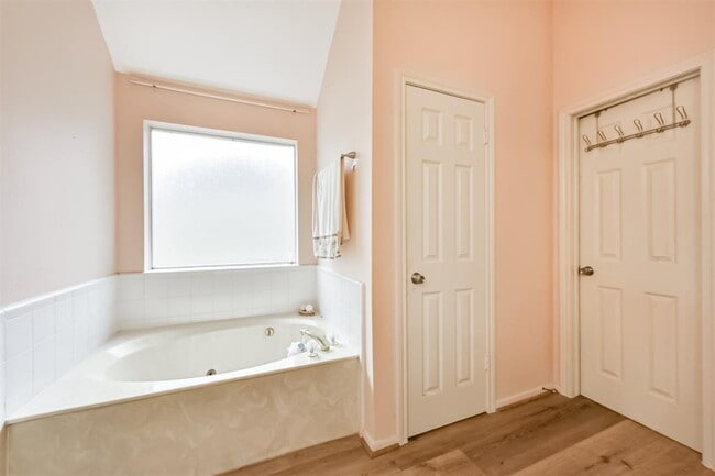 Building Photo - 1306 N Gabriel River Cir