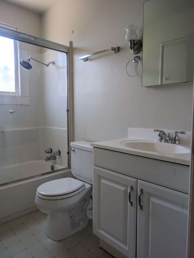 Building Photo - 931 Harold Ln