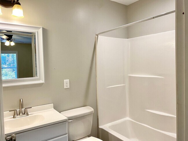 Building Photo - 1140 CR 194