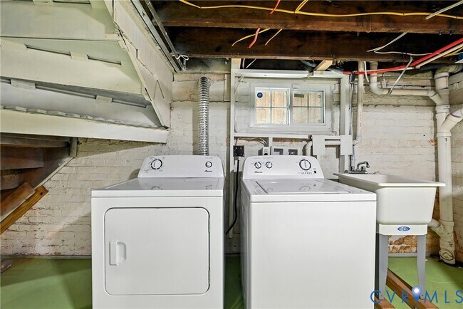 Building Photo - 2909 Woodcliff Ave